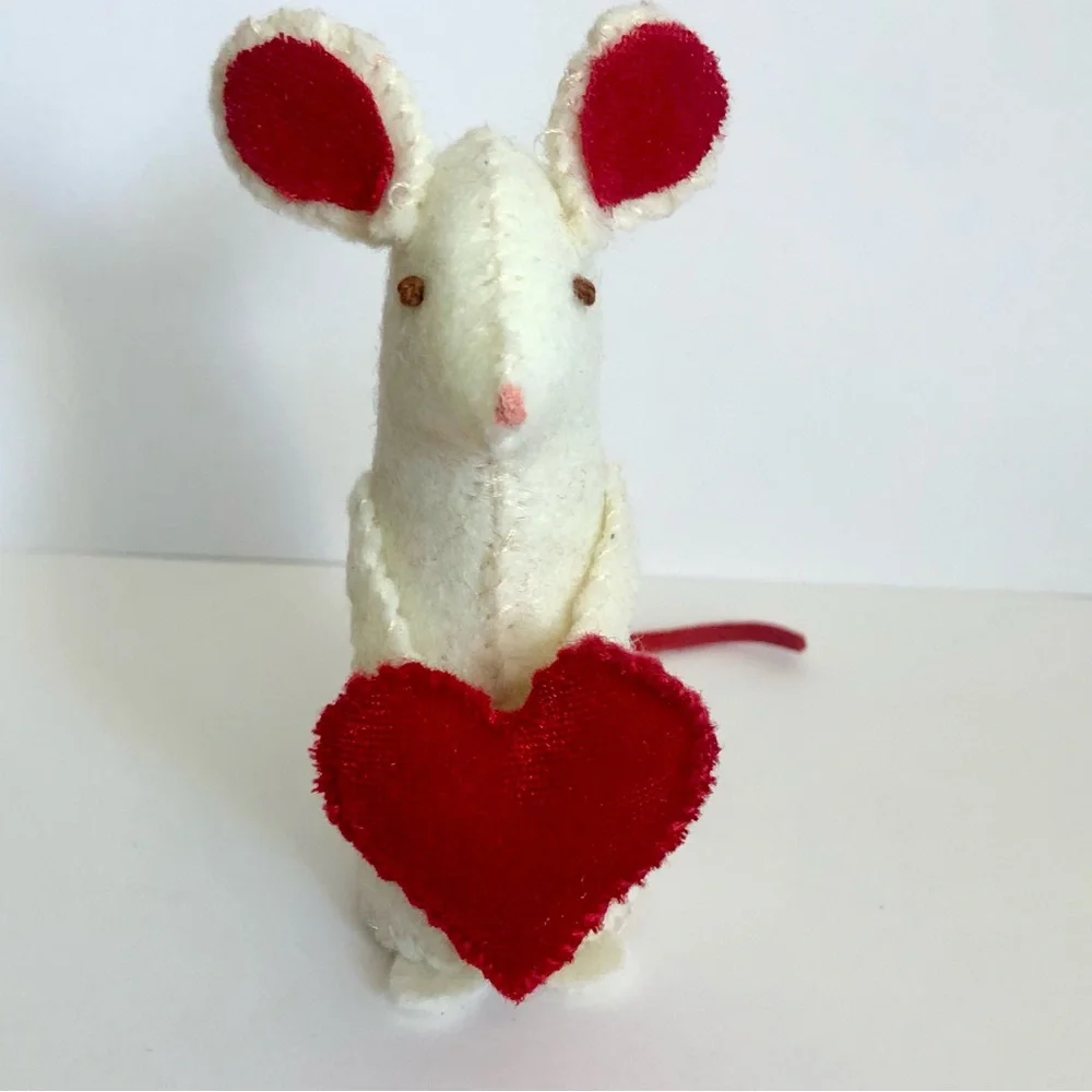 Sweetheart felt mouse art doll Valentine's Day gift handmade hand-sewn